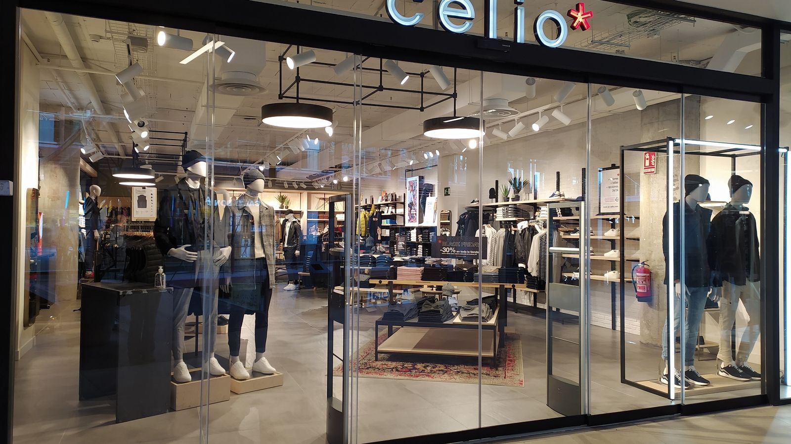 Hasta el 29 de noviembre pueden comprarse artículos de ropa y accesorios con el 30% de descuento.