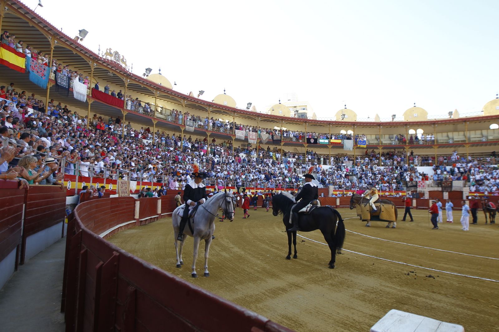 Imágenes del triunfo del torero almeriense Jorge Martínez el día de su alternativa