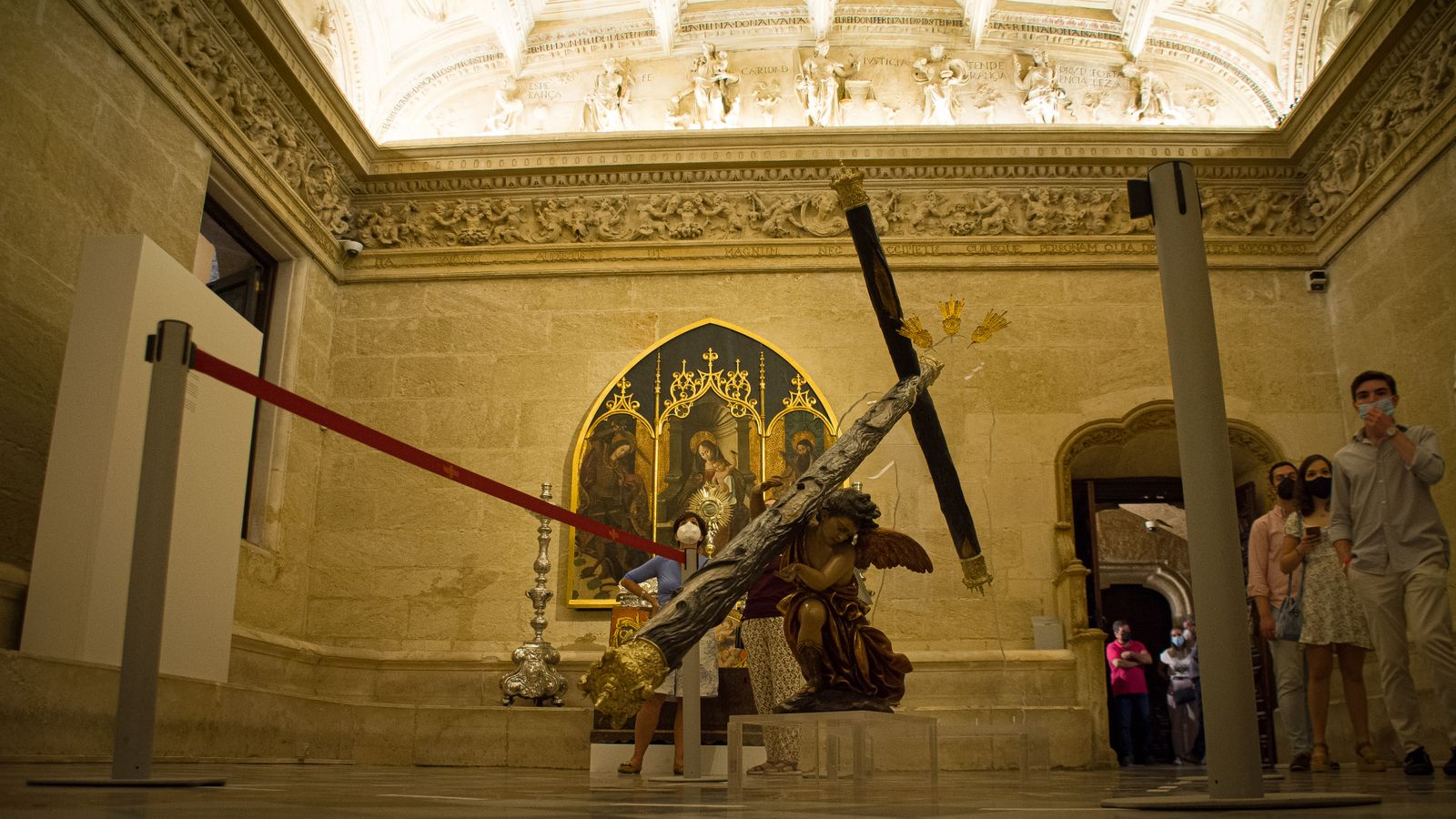 La sala capitular del Ayuntamiento acoge parte de la exposición de la Candelaria