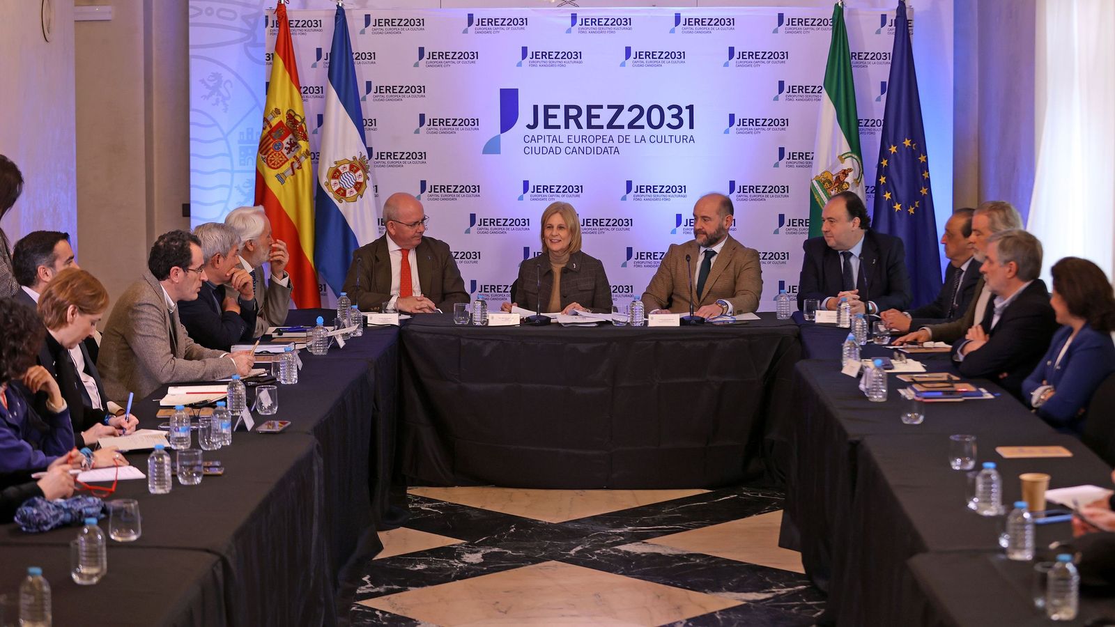 Presentación en el Ayuntamiento del equipo que defenderá la candidatura de Jerez.