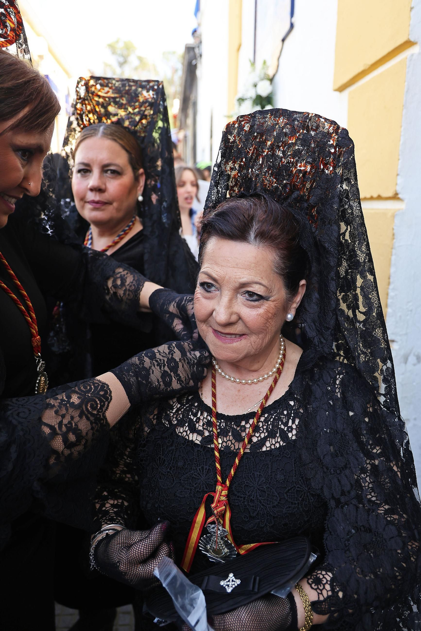 Imágenes de la VIrgen de Los Dolores por su barrio de las Colonias