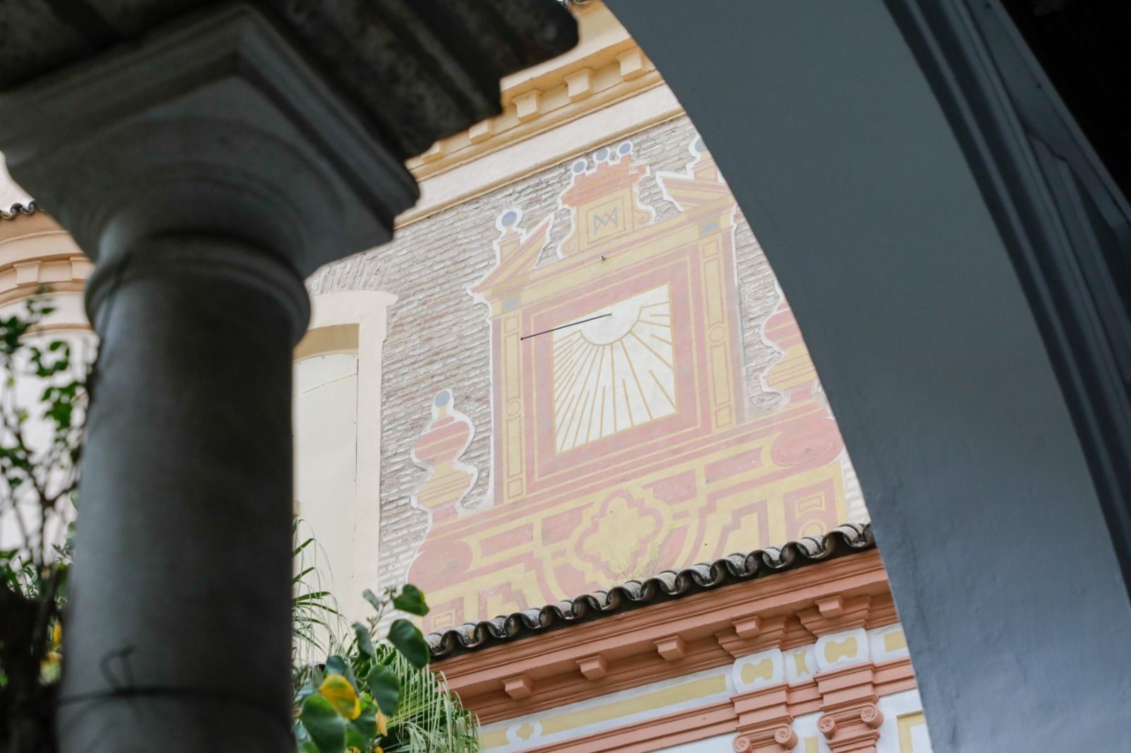 Reloj de Sol del Museo de Bellas Artes, obra de Juan de Oviedo.