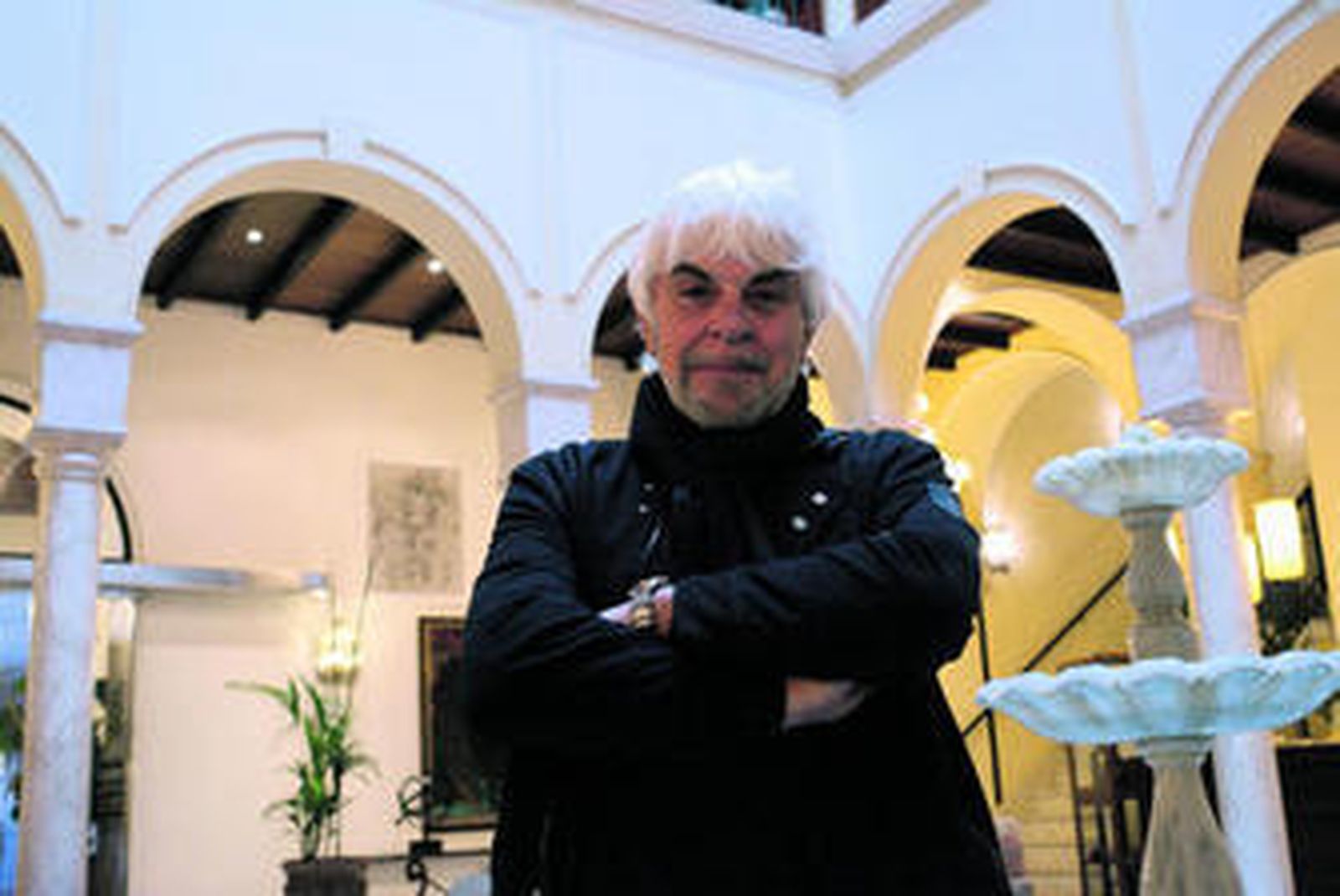 "Oliver Stone copió frases enteras de mi trilogía"