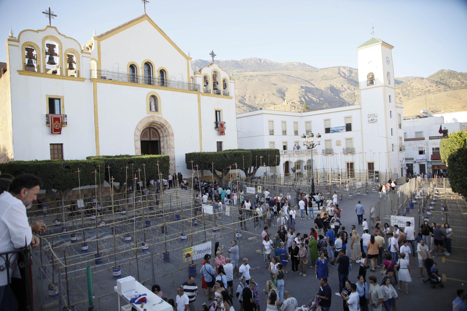 Las imágenes de la misa vespertina y procesión del Cristo de la Luz de Dalías