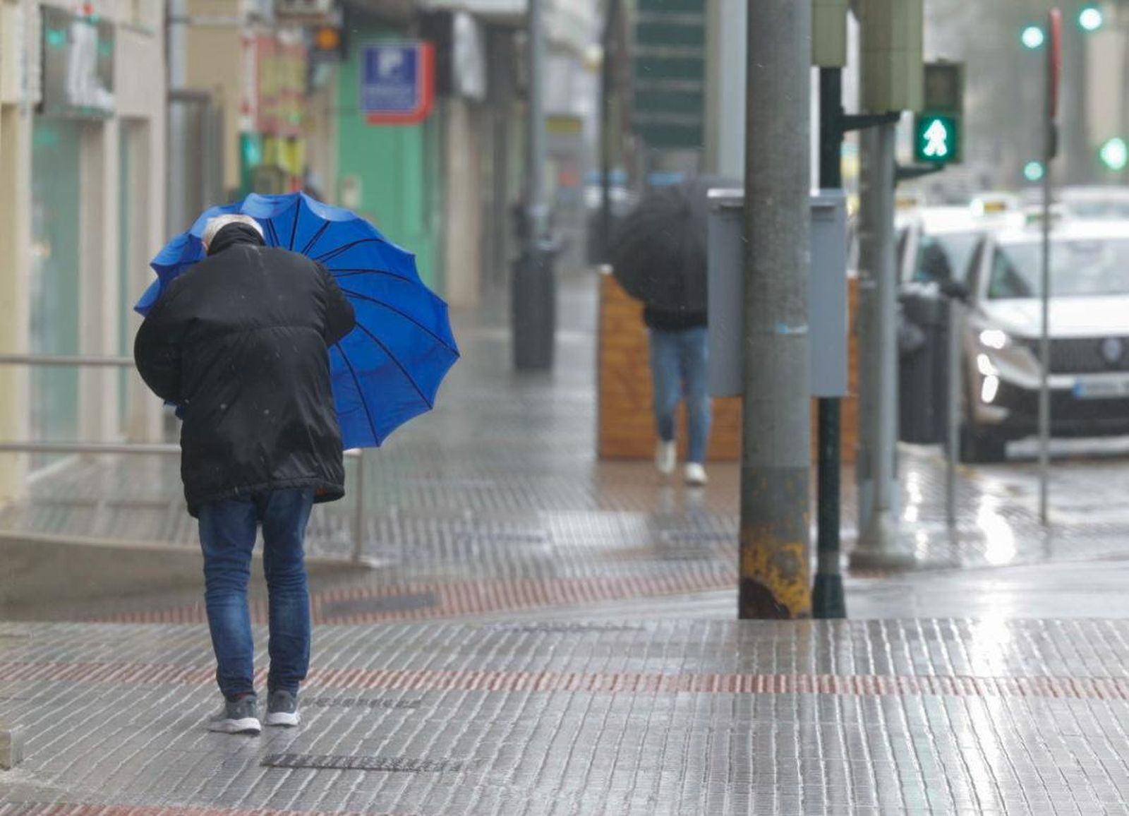 Lluvia y viento en Cádiz debido a la borrasca Joseph, que azota la provincia con fuerza este martes.