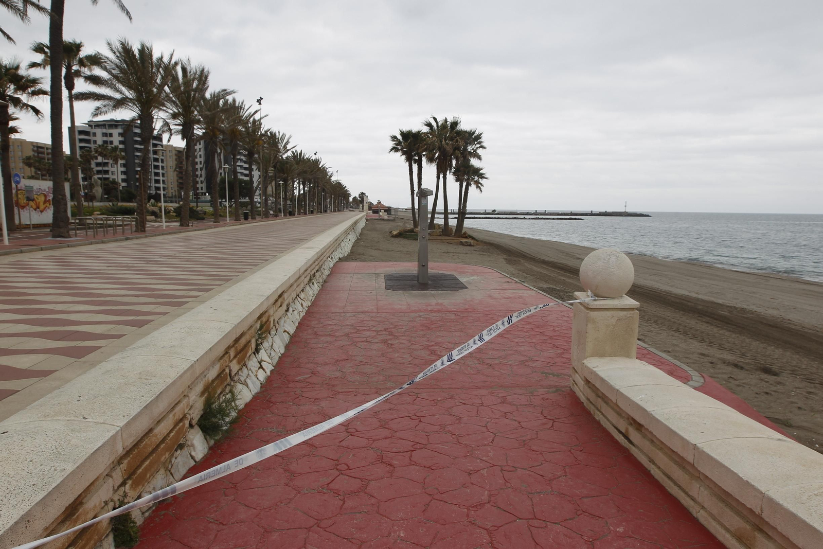 Fotogalería 'Almería, desierta en sábado'. Coronavirus-COVID-19