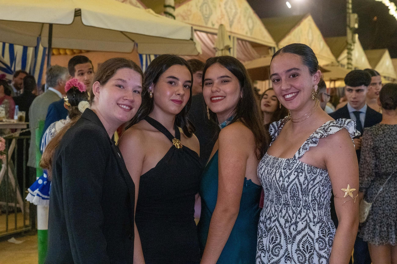 Imágenes del ambiente del ambiente de la noche del domingo en la Feria de Otoño y del Caballo 2025 de Huelva