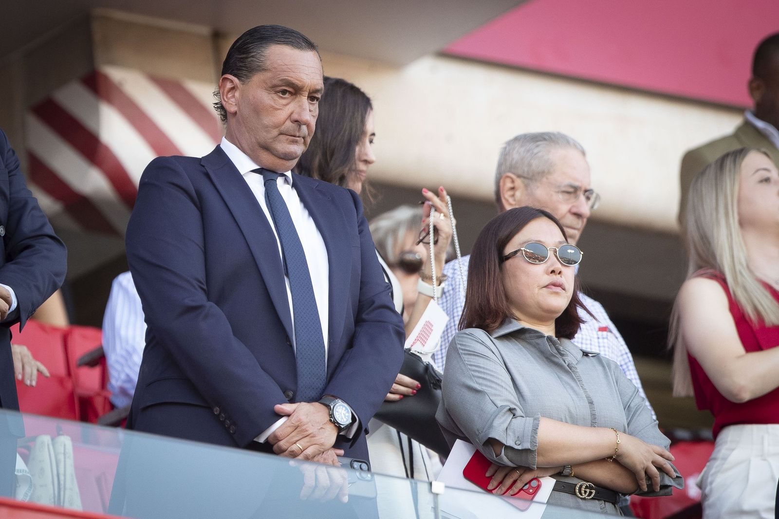 Los principales dirigentes del Granada, en el palco del Nuevo Los Cármenes