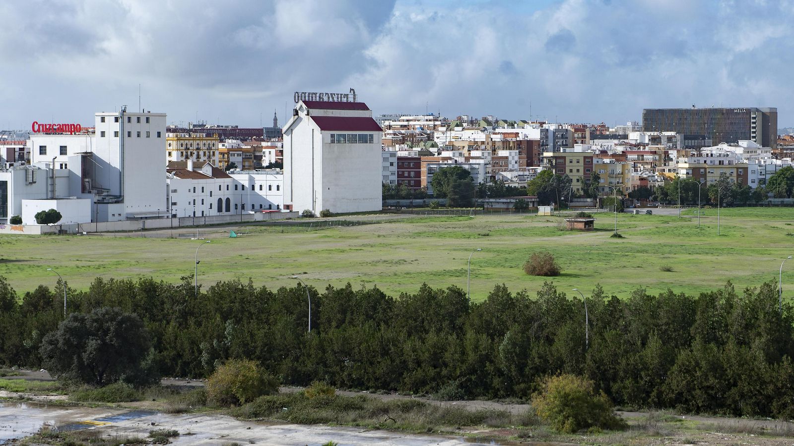 Los suelos de la antigua fábrica de la Cruzcampo, que acogerán el nuevo barrio entre Nervión y San Pablo.