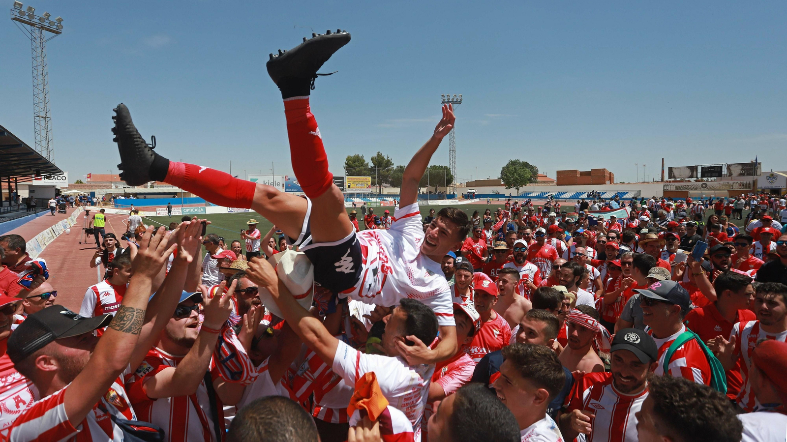 Las mejores fotos de la celebración del ascenso del Algeciras en Socuéllamos