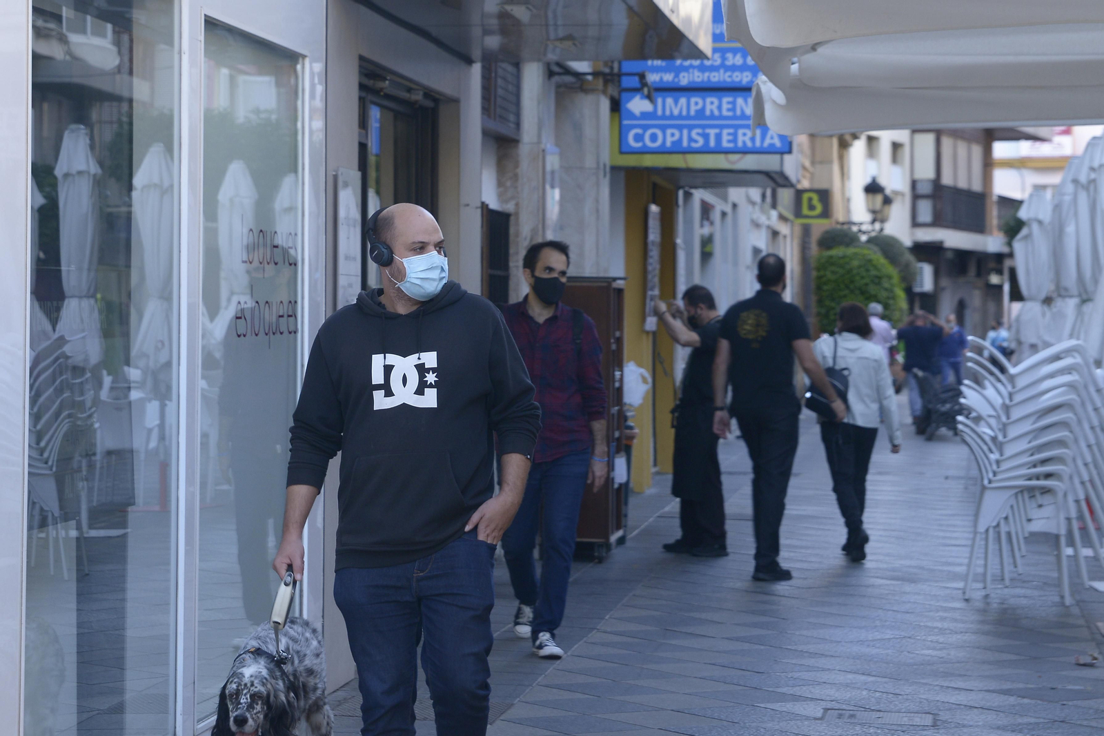 Fotos del cierre de comercios y bares en las calles por el Covid