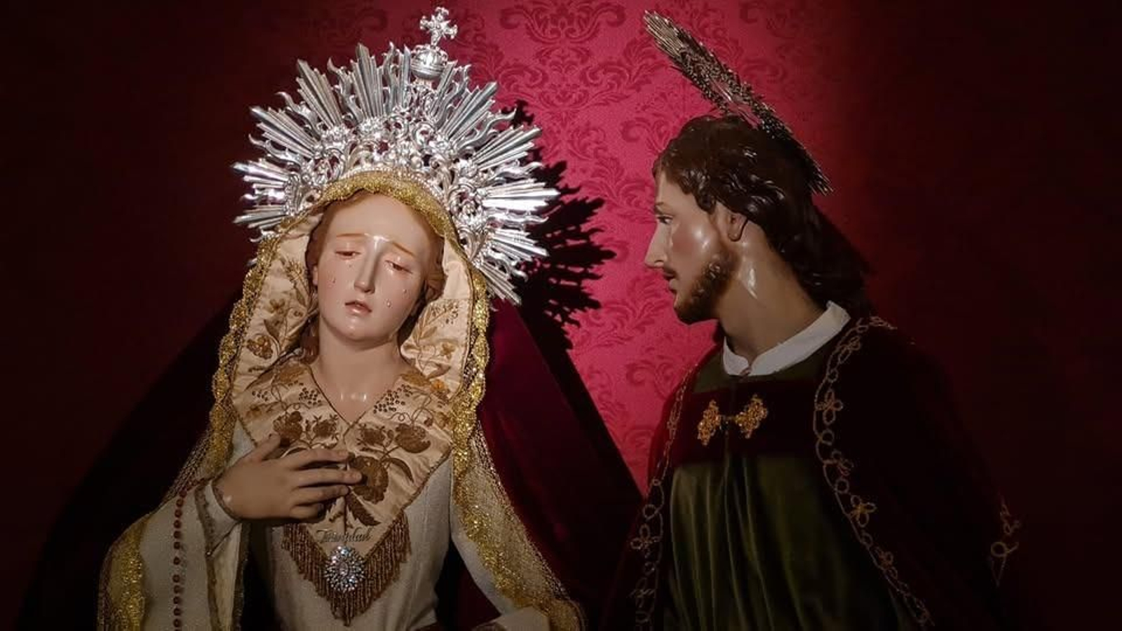 María Santísima de la Trinidad acompañada por San Juan Evangelista en la Hermandad de Humildad y Paciencia de Jerez