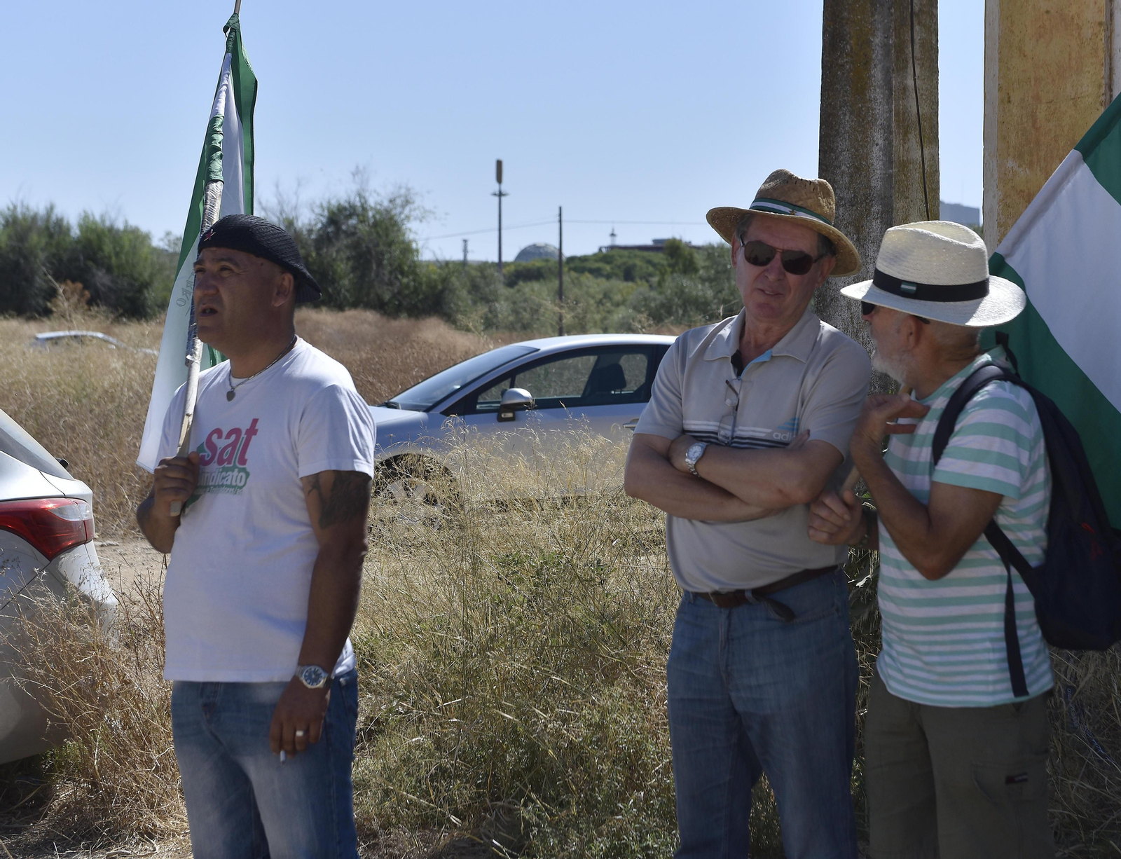 Concentración ante el cortijo Gambogaz, en Camas