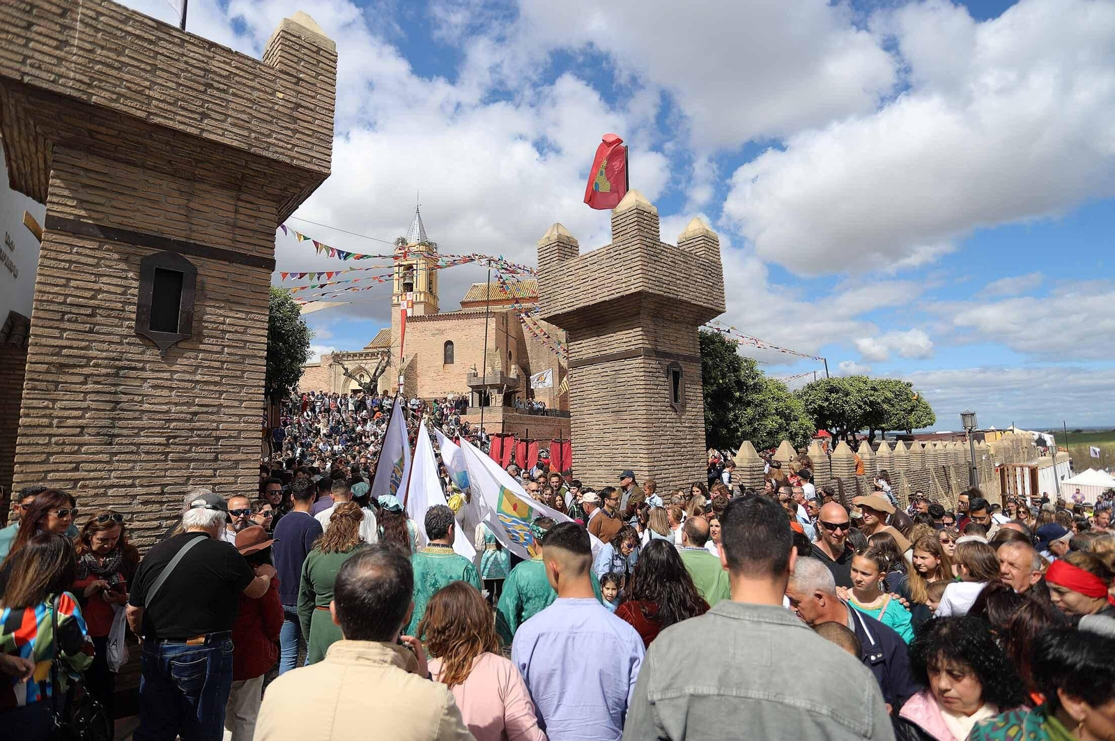 Imágenes del gran ambiente en la Feria Medieval de Palos de la Frontera, Huelva