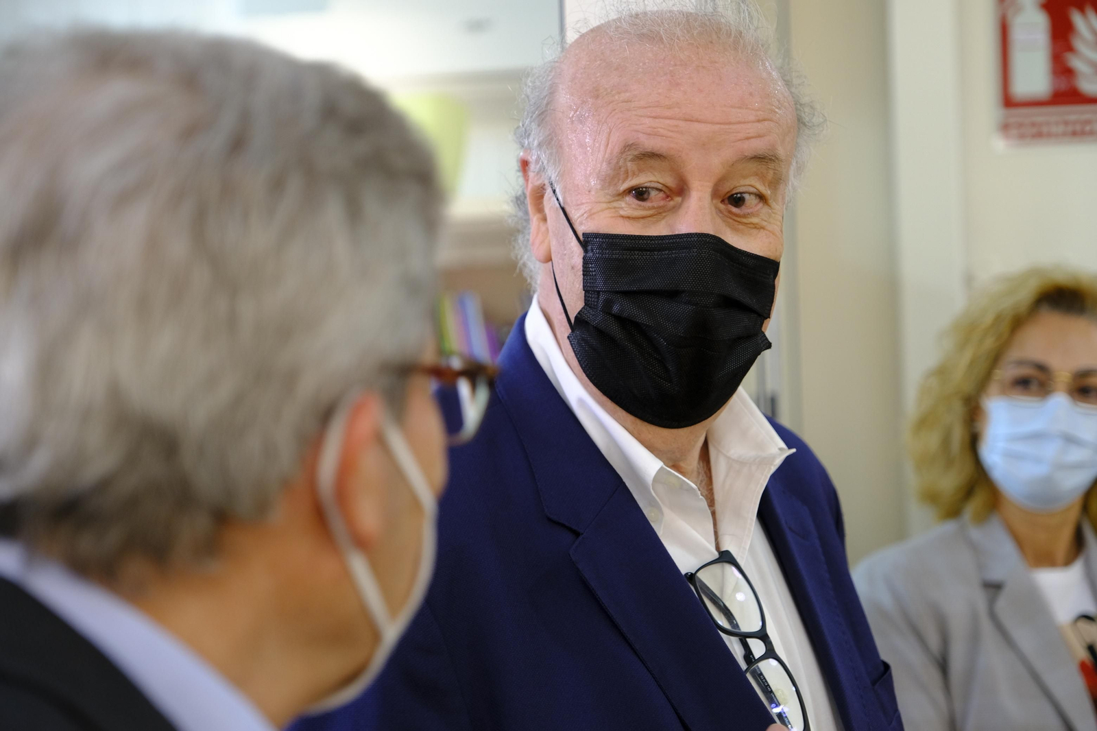 Fotogalería de la visita de Vicente del Bosque a Grupo Caparrós.