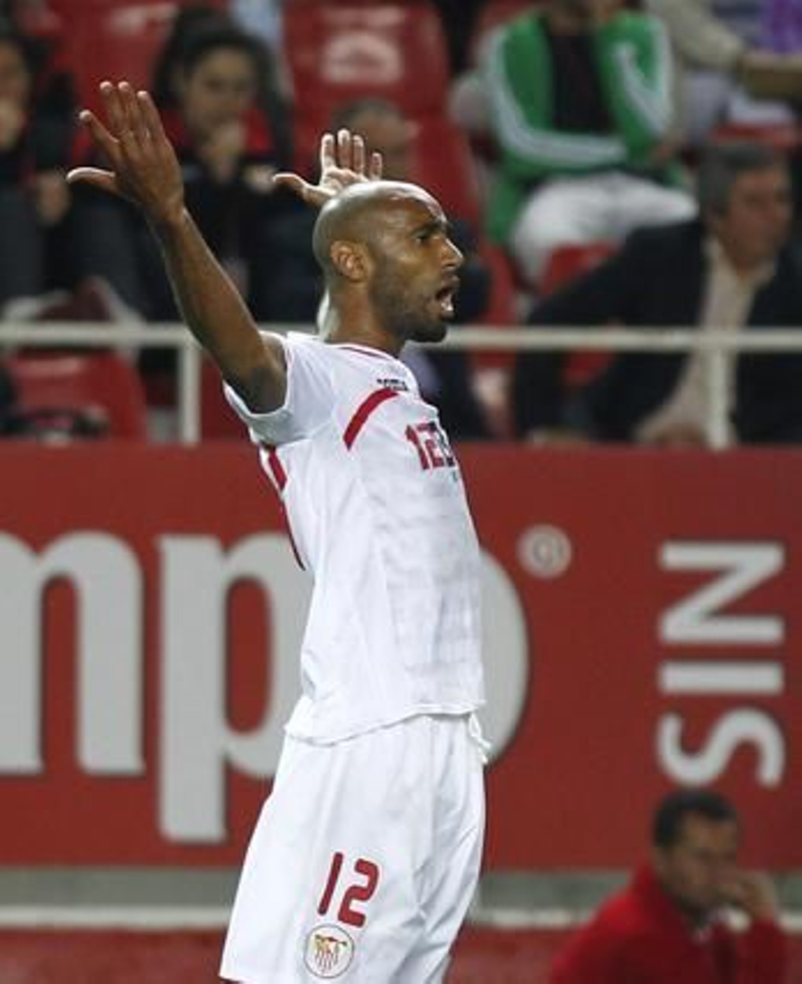 El Sevilla cae estrepitosamente ante el Real Madrid en el Sánchez Pizjuán (2-6). / Antonio Pizarro