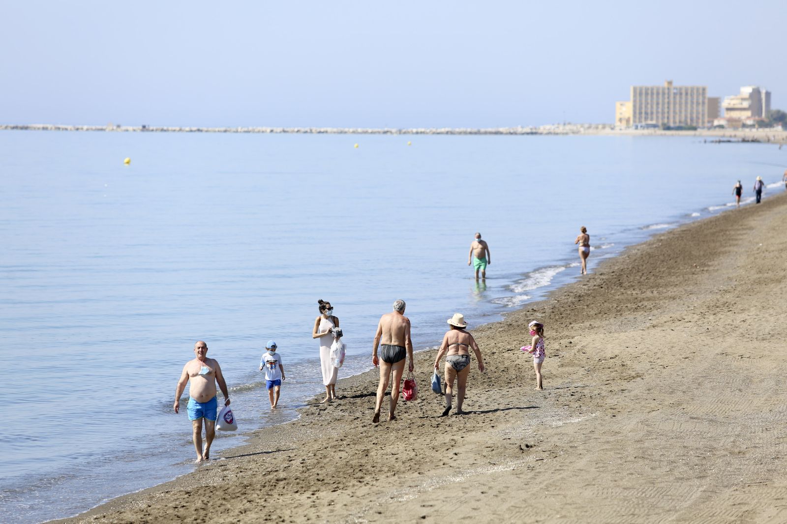 La playa de Huelin, en Málaga capital, en el cuarto día de la fase 1