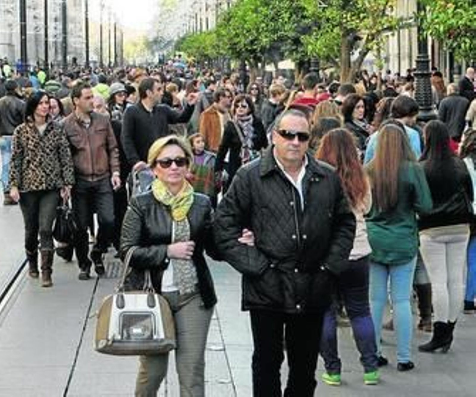 Aspecto de la Avenida de la Constitución, repleta de personas, durante el puente del año pasado.