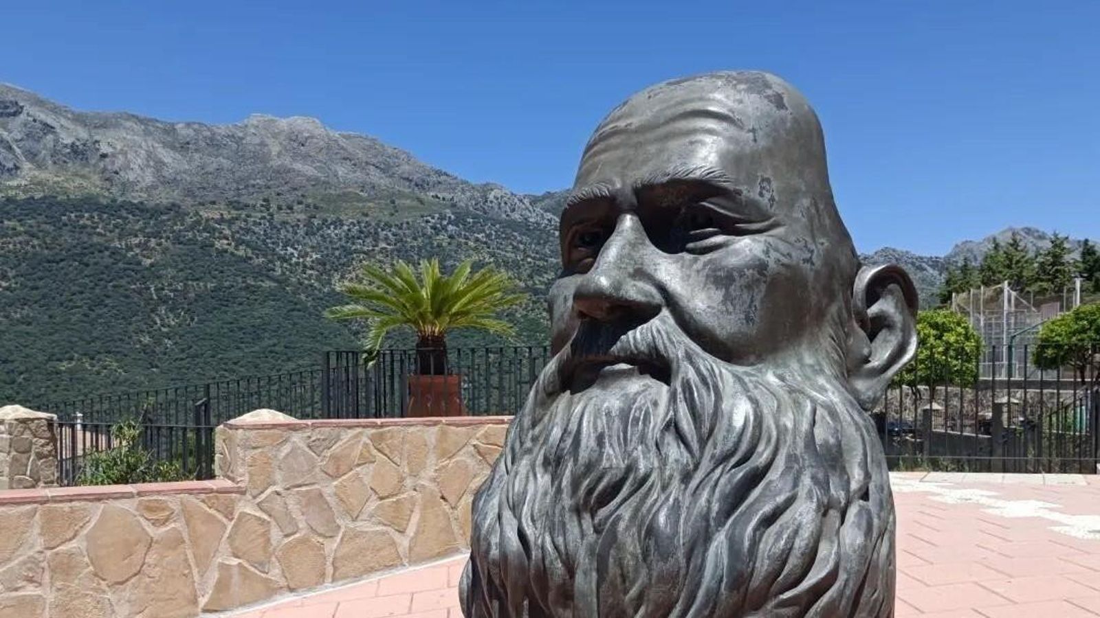 Monumento dedicado a Fray Leopoldo de Alpandeire en Jimera de Líbar