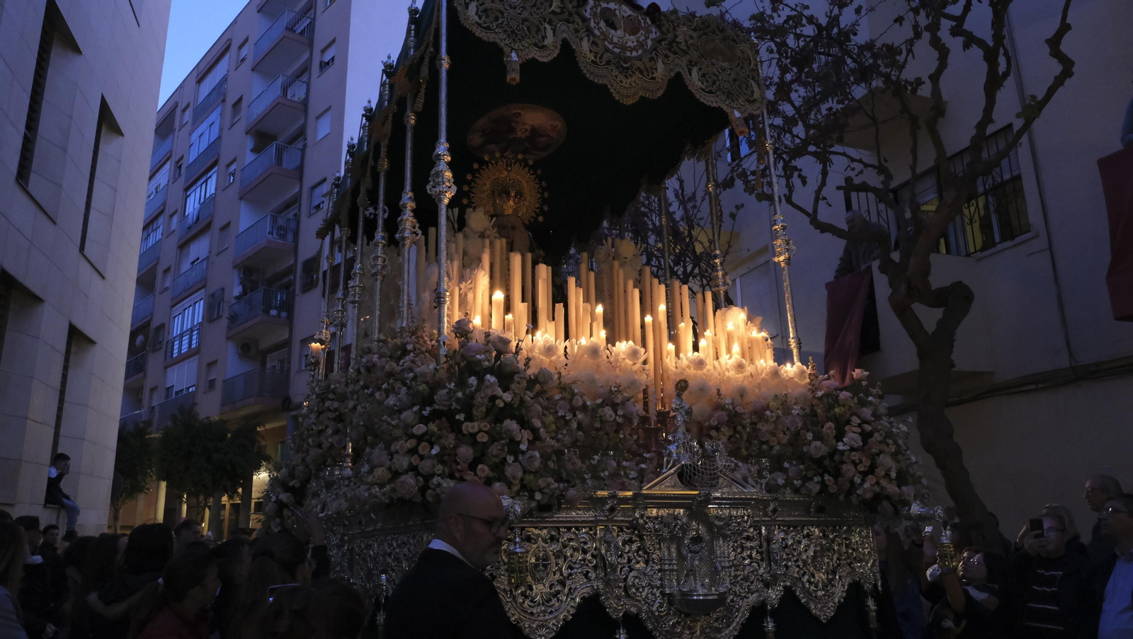 Procesión de Estudiantes en Almería, en imágenes