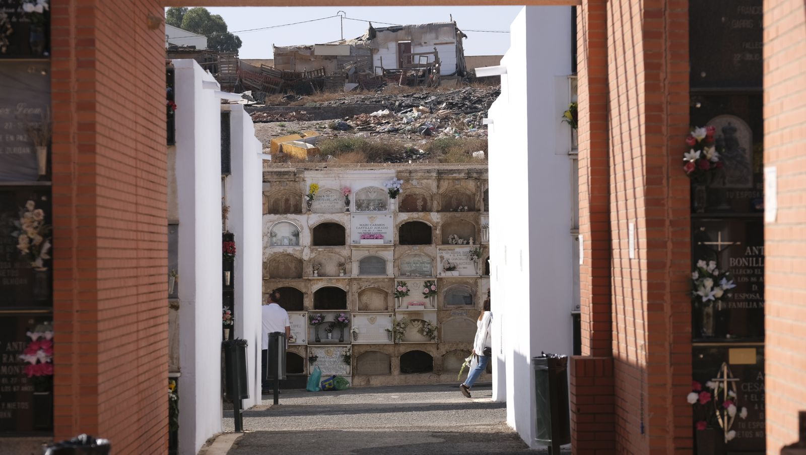 Imágenes del Día de Todos los Santos en el Cementerio de San José de Almería