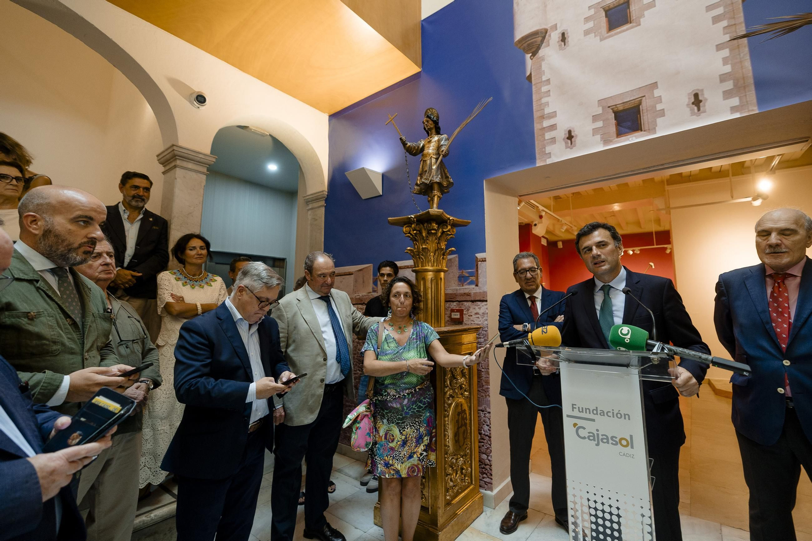 Las imágenes de la inauguración de la exposición Gades Cofrade