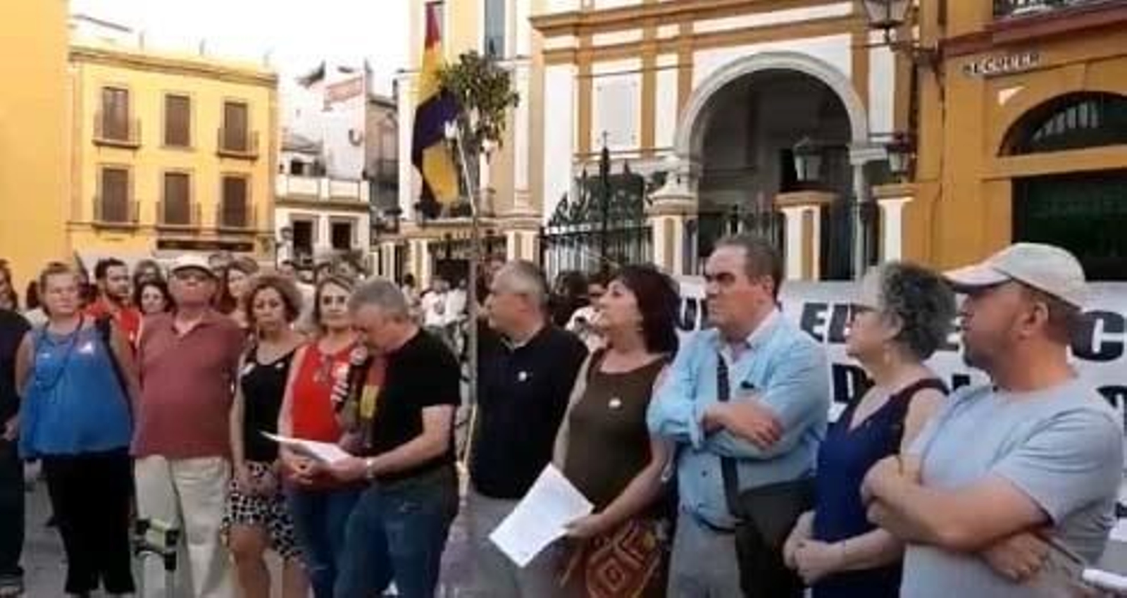 Andalucía Republicana lee un manifiesto a las puertas de la basílica de la Macarena.