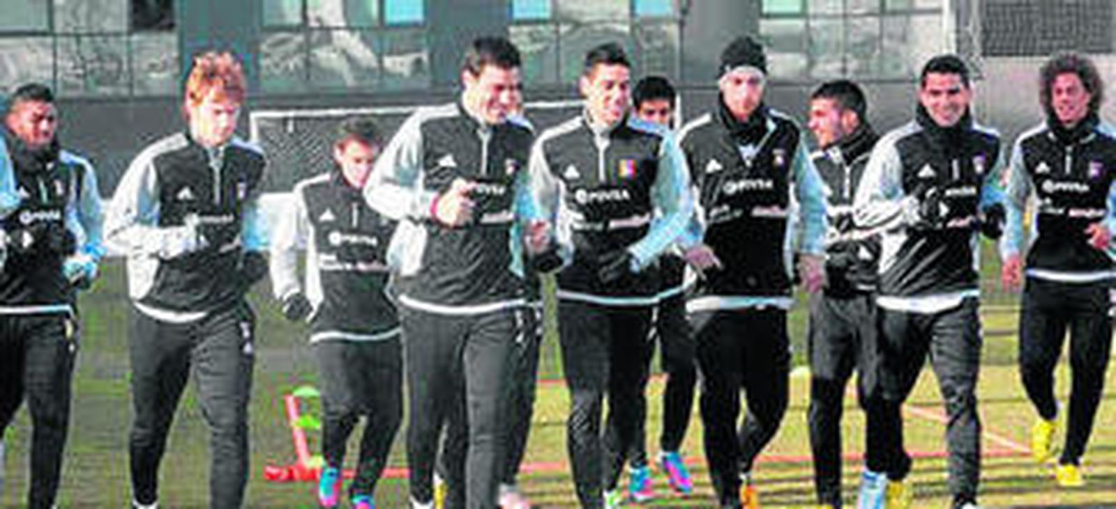 Francis Fajardo, el primero por la izquierda,  realiza carrera continua con sus compañeros de la selección de Venezuela.