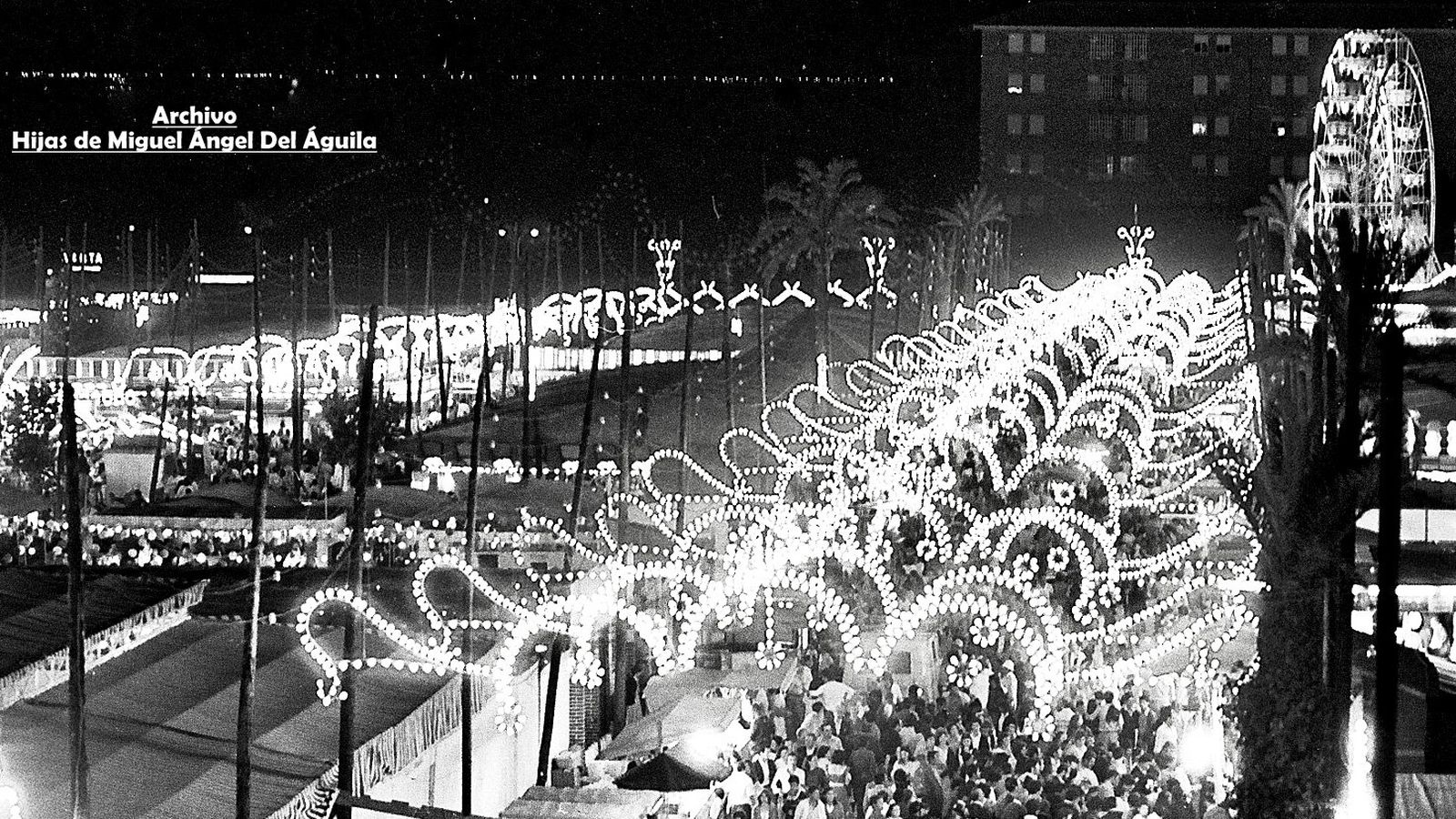 Panorámica nocturna de la feria de Algeciras en 1979.