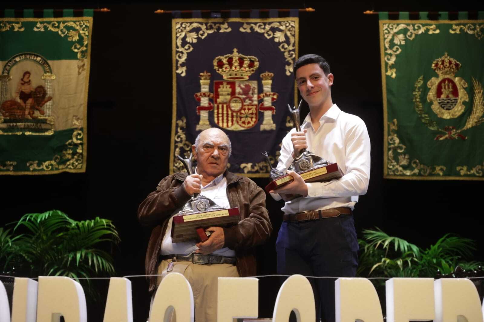 Pepe Mota, presidente del Bahía, y el gimnasta Álvaro Guzmán.
