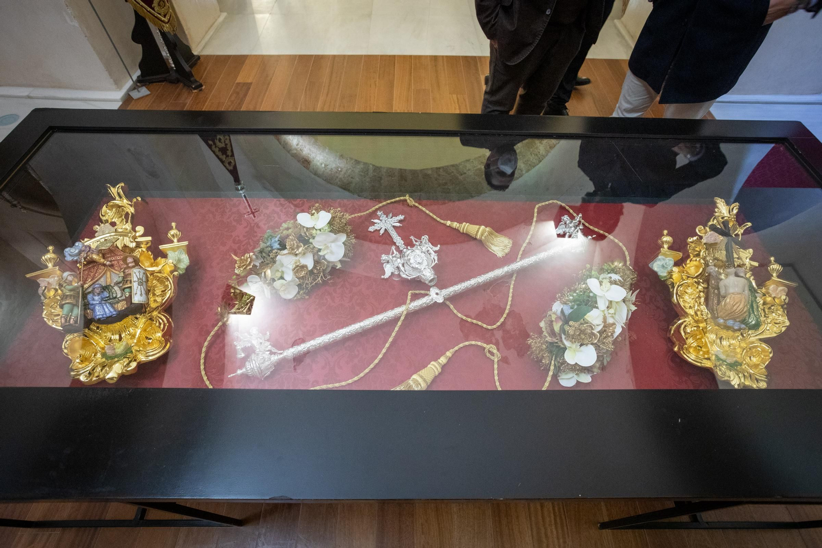 Las imágenes de la exposición Opera Nova, estrenos de las hermandades de San Fernando