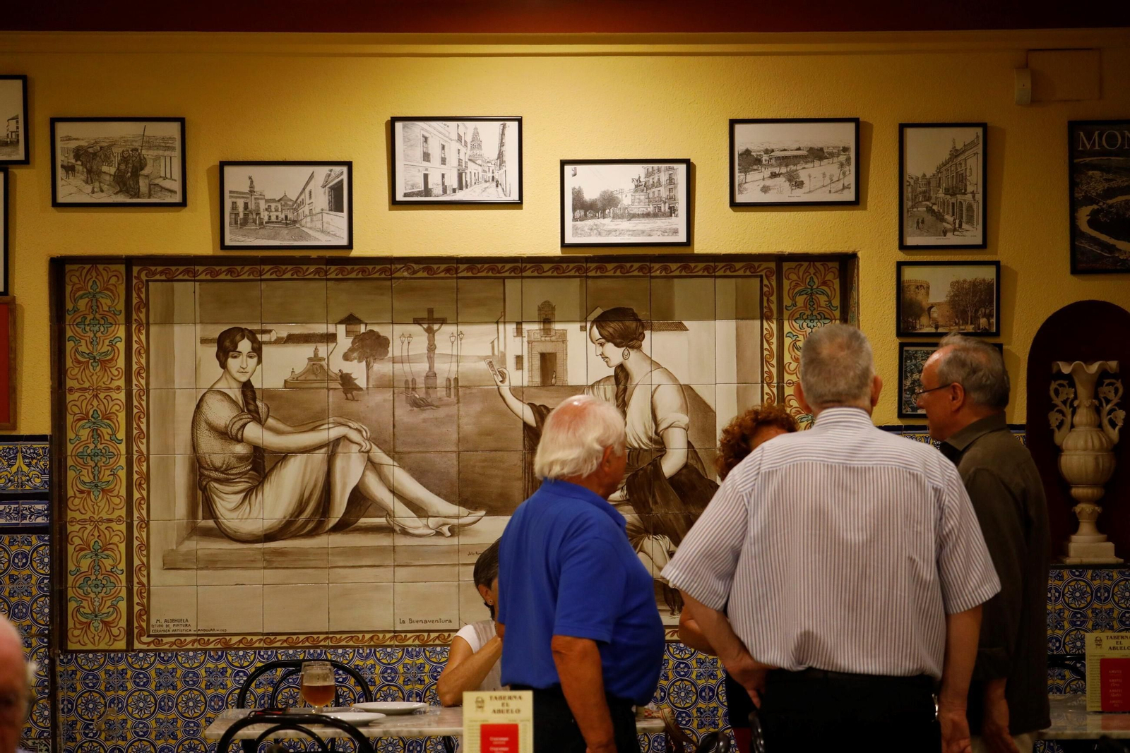 Obra La Buenaventura de Julio Romero de Torres, la insignia de la taberna El Abuelo. Obra La Buenaventura de Julio Romero de Torres, la insignia de la taberna El Abuelo.