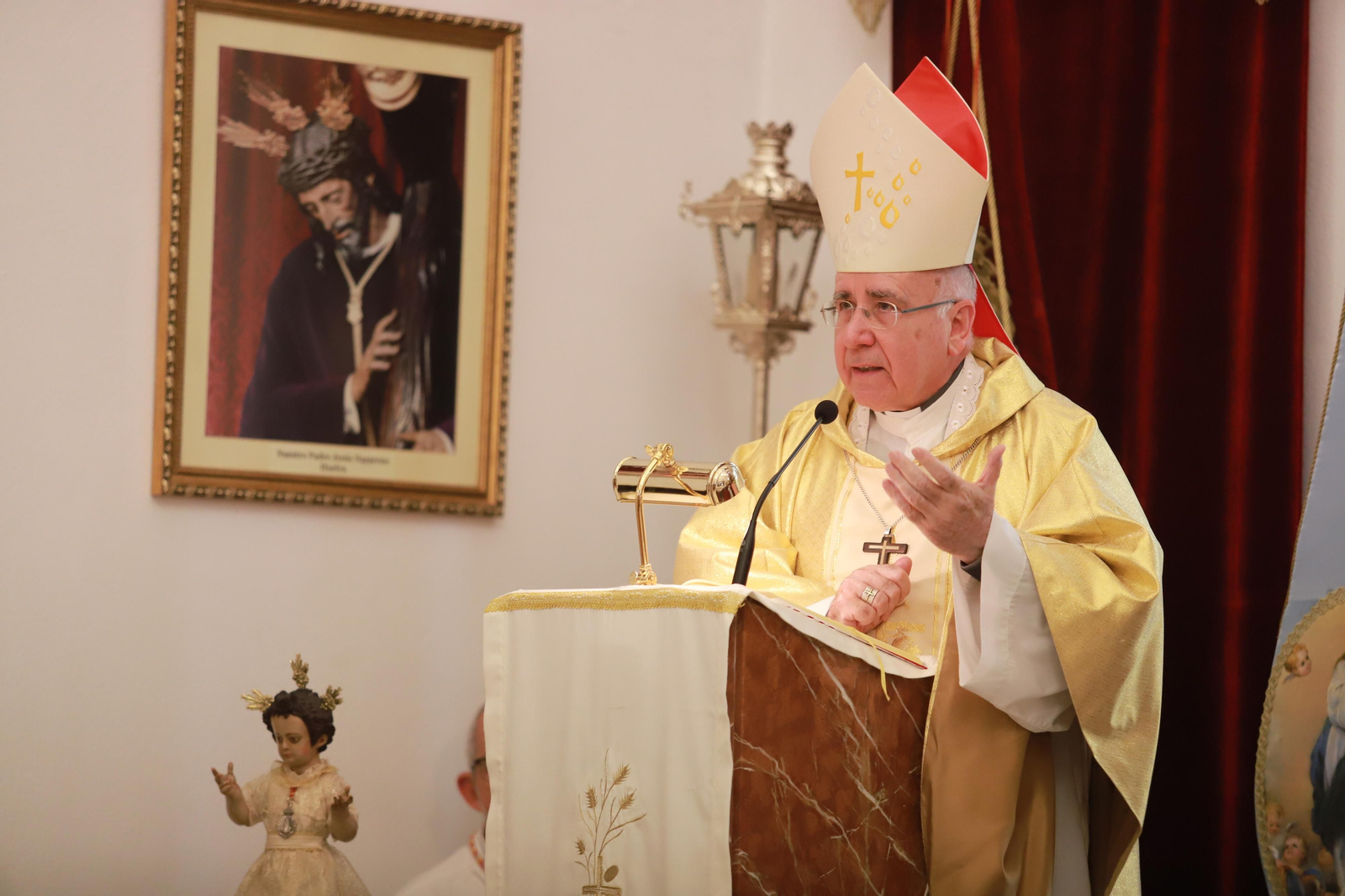 Imágenes de la función principal de Emigrantes, presidida por el obispo de Huelva, José Viaplana Blasco