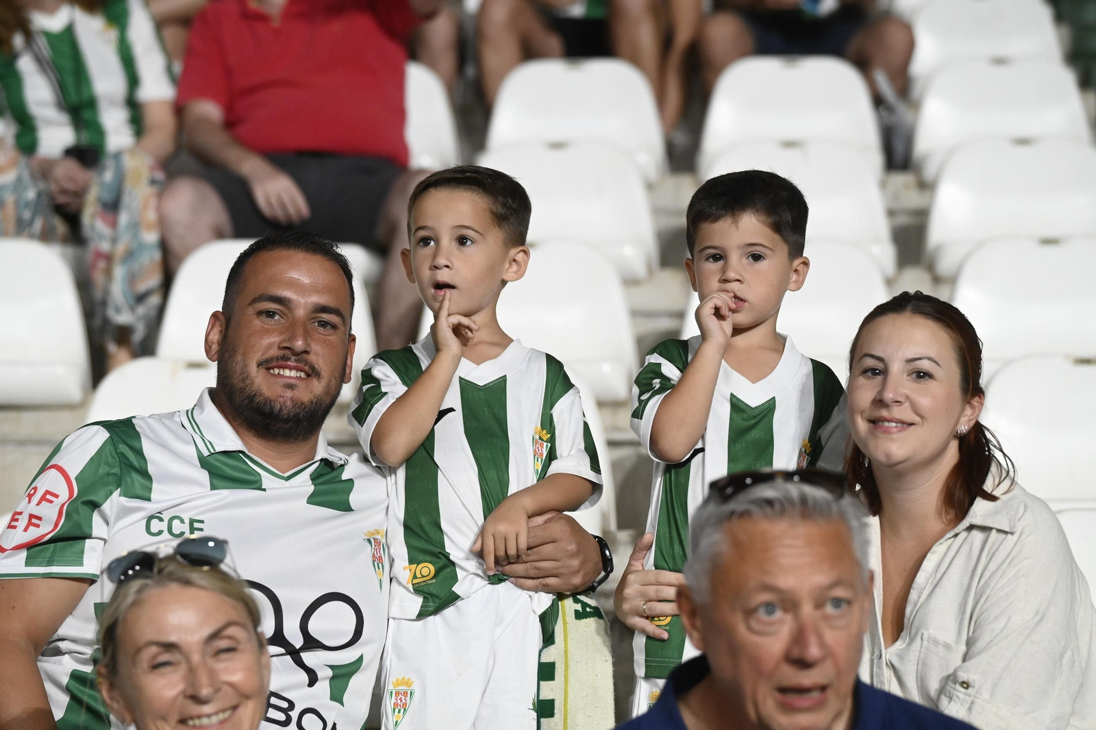 Las mejores fotos del ambiente en El Arcángel para el Córdoba CF - Racing de Santander