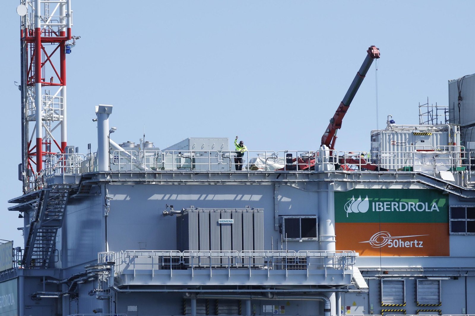 Puerto Real, presente en la estación eólico marina Wikinger