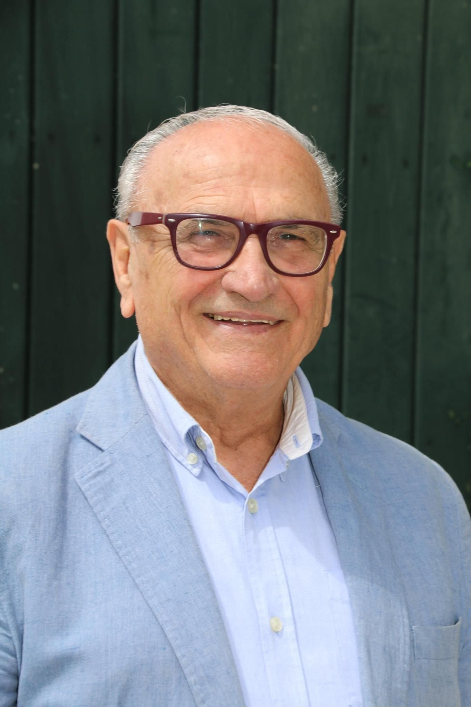 Ángel Oliveros, alcalde de Gelves de 1979 a 1999.