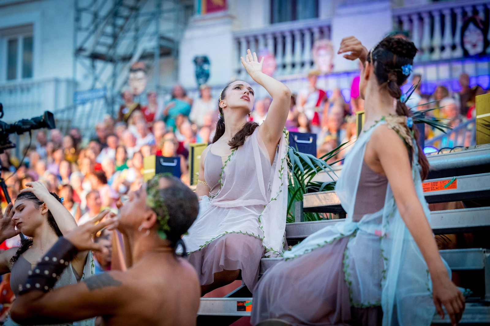 Las imágenes de Gades Romana 2025: la comitiva y el espectáculo inaugural en Cádiz