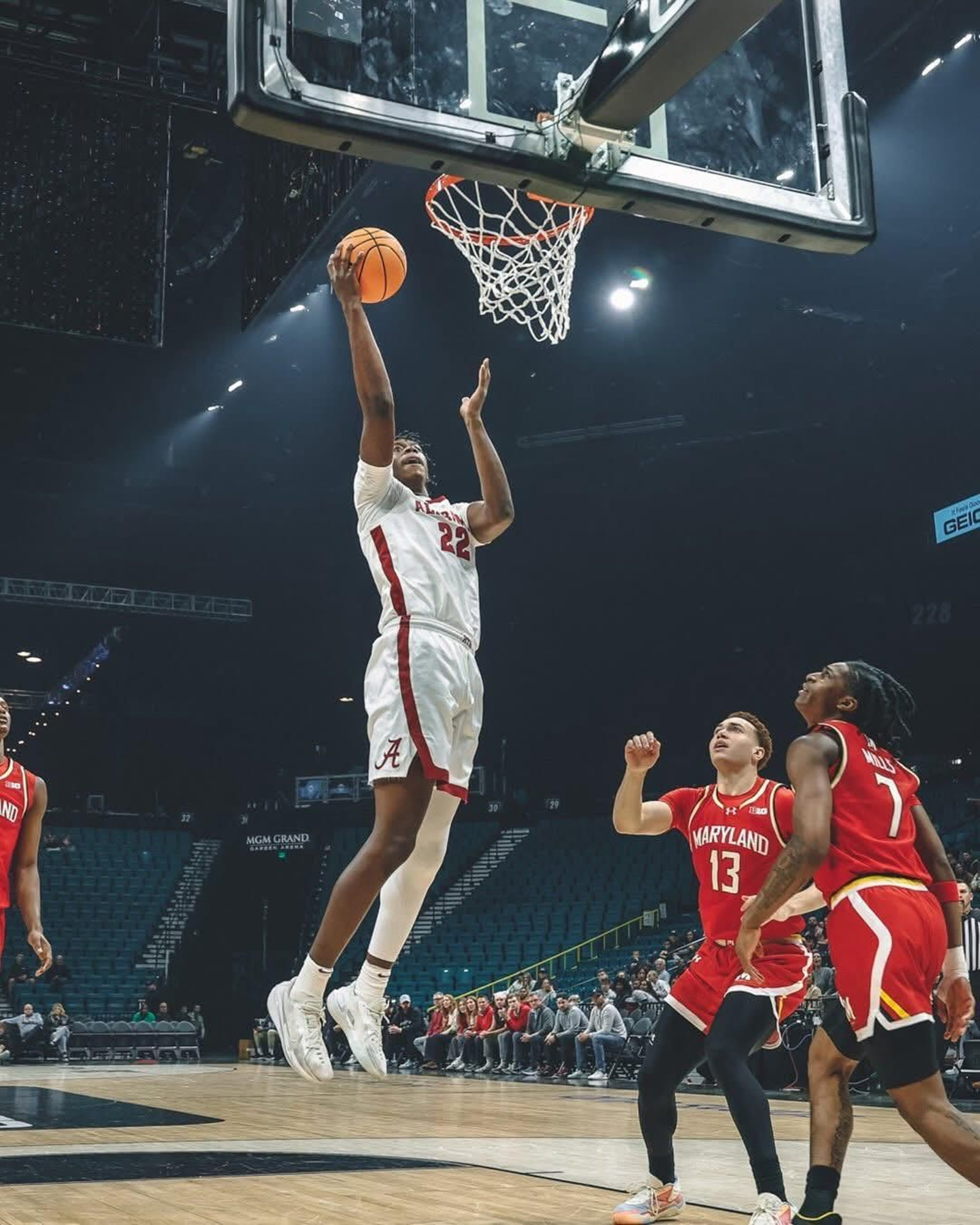 Álvaro Folgueiras y Mario Saint-Supéry, cara y cruz en la jornada NCAA
