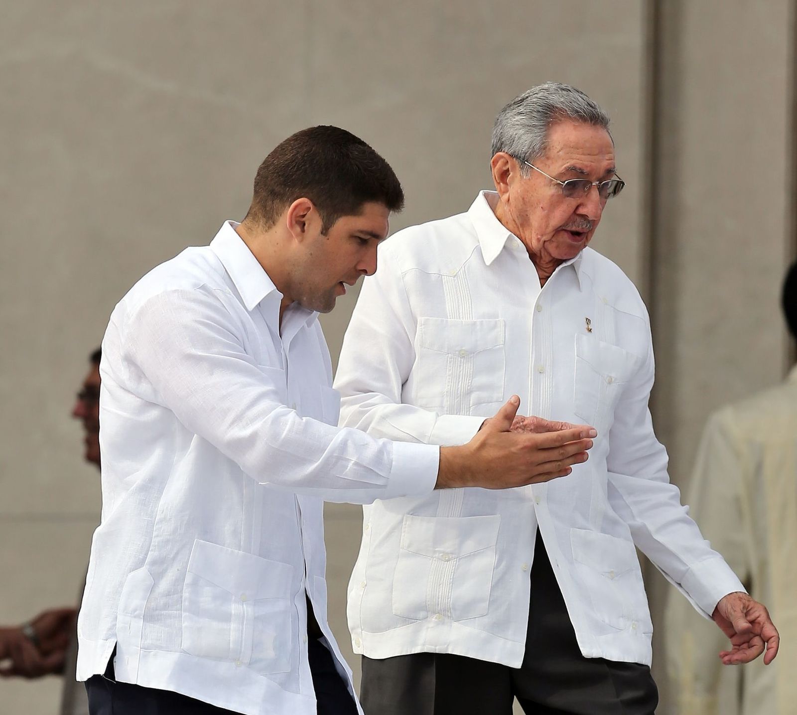 Raúl Guillermo Rodríguez Castro, en 2016, con su abuelo, el presidente cubano Raúl Castro.