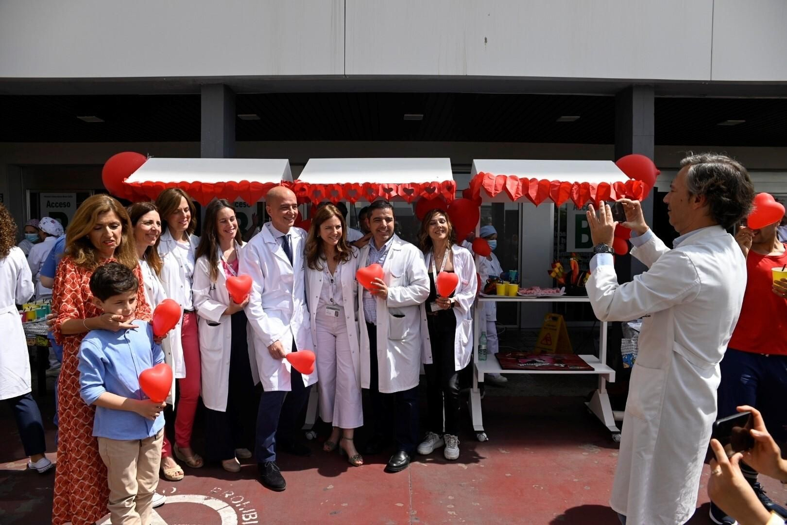 El Hospital Reina Sofía de Córdoba homenajea a los niños hospitalizados, en imágenes
