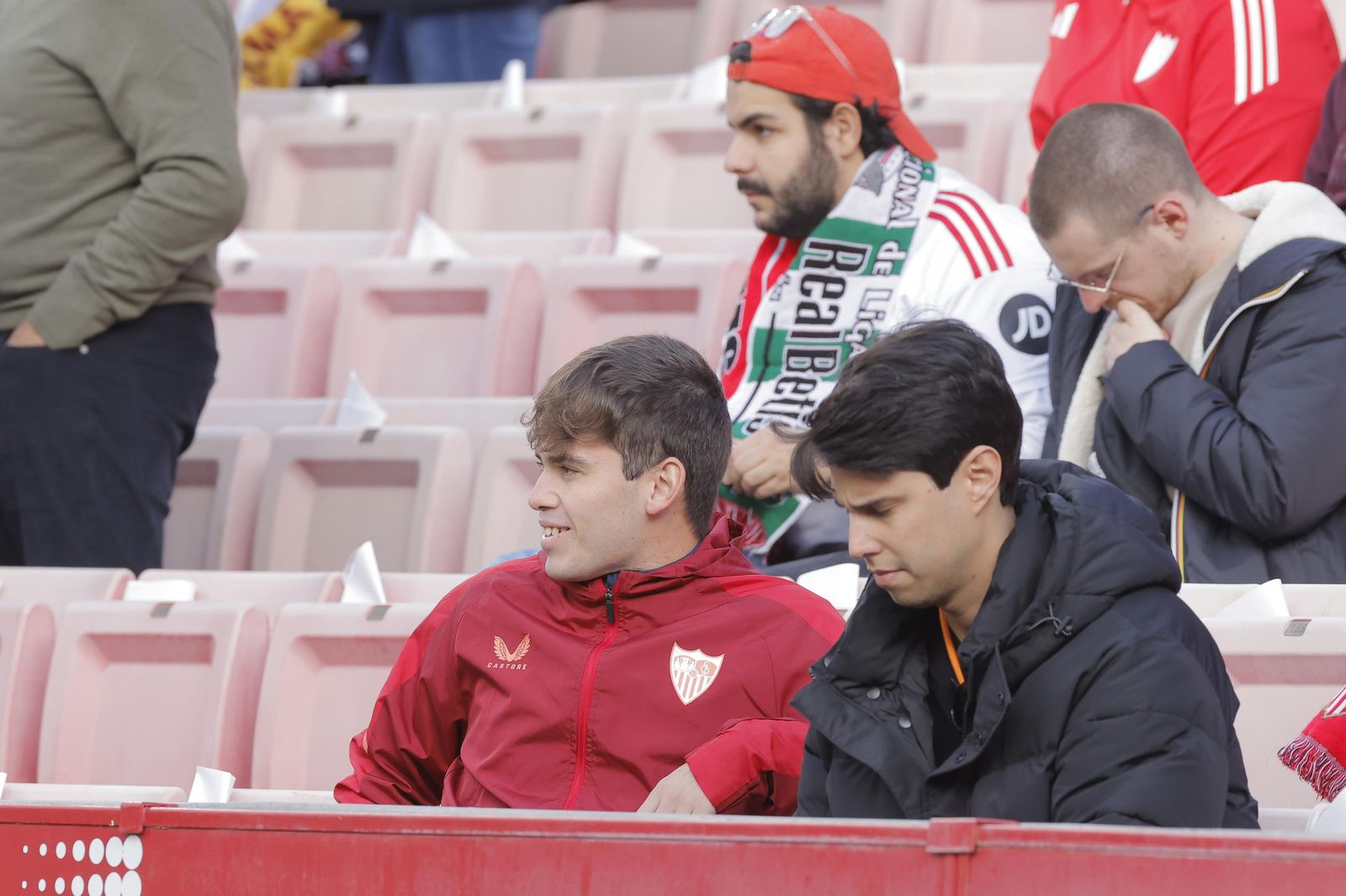 Búscate en las fotos del Sevilla -Betis