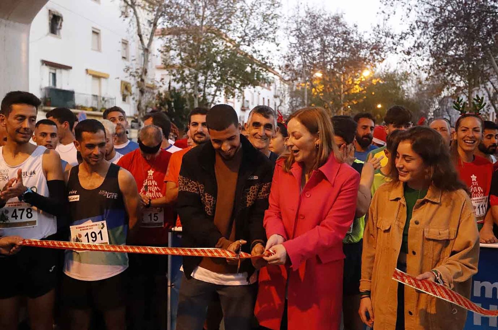 Imágenes de la carrera de San Silvestre en Huelva