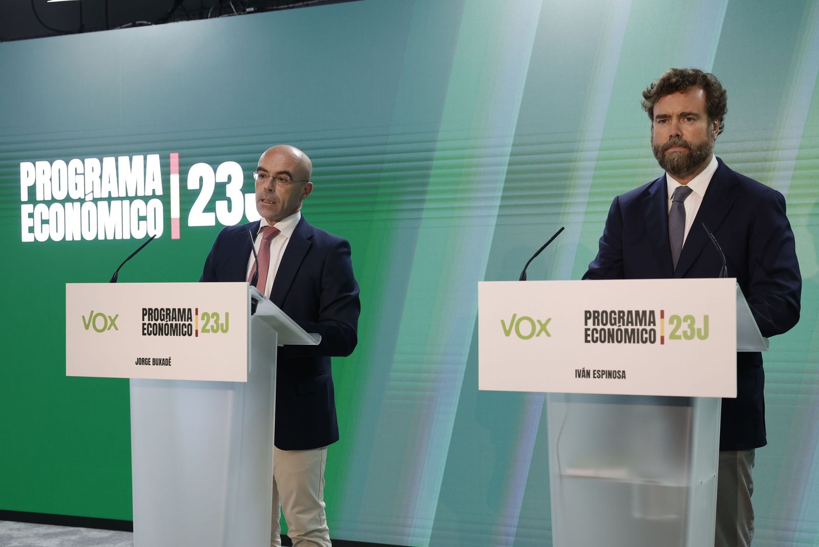 Jorge Buxadé e Iván Espinosa de los Monteros presentan este viernes el programa de Vox.