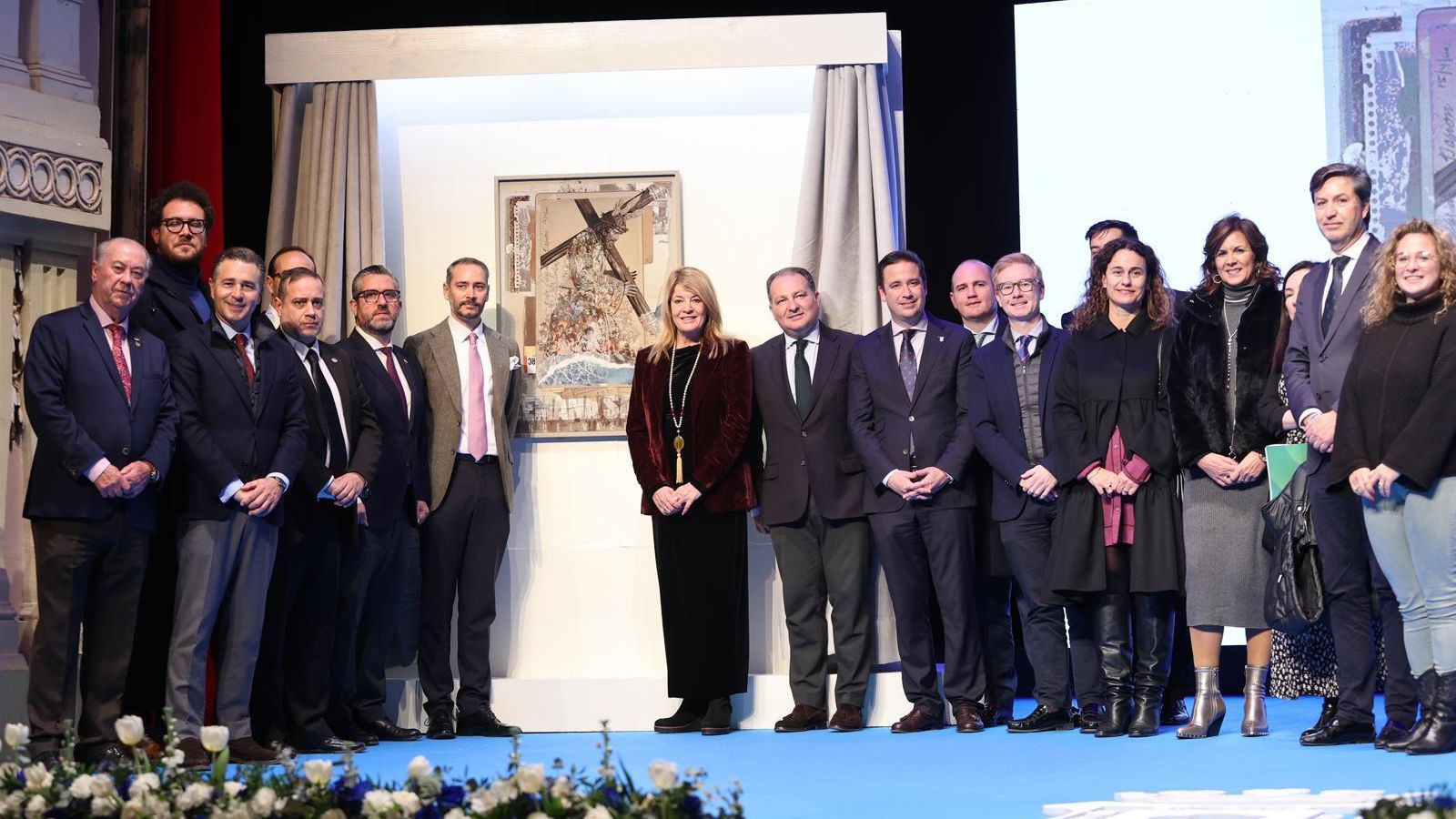 Foto de familia de la presentación del cartel de la Semana Santa de Huelva.