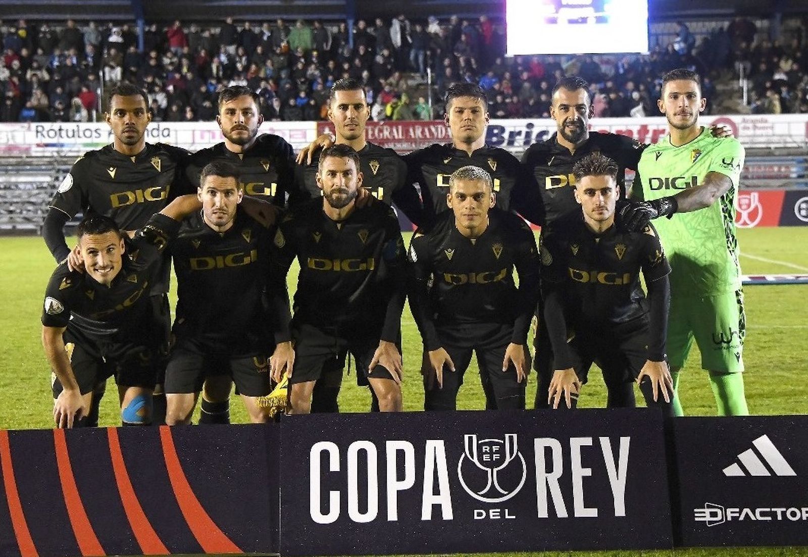 Formación cadista en el campo de la Arandina.