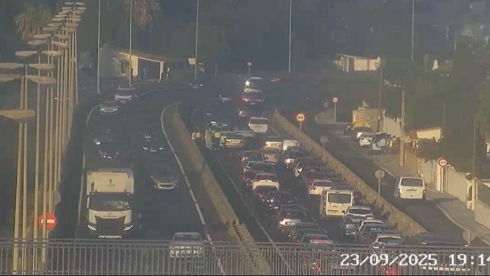 Retenciones en la A-7 a la altura de Cala de Mijas