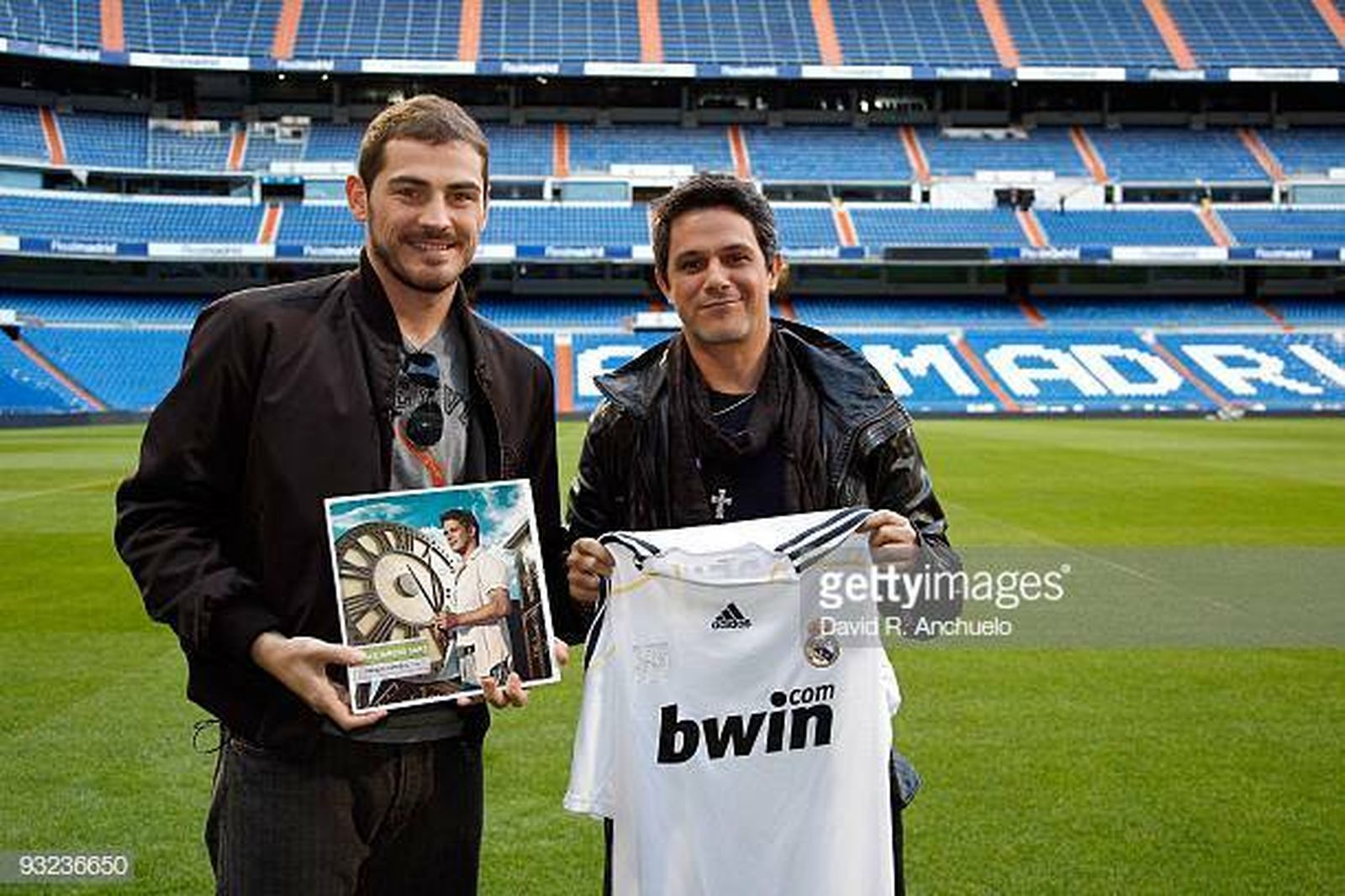 Iker Casillas y Alejandro Sanz, en una imagen de archivo.