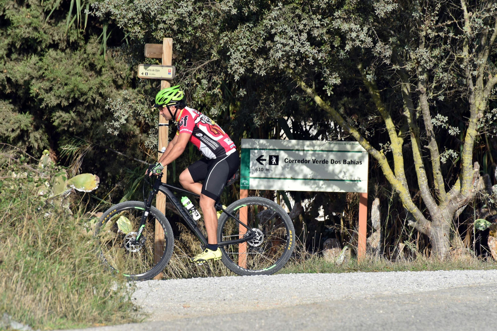 Un ciclista entrando en el Corredor Verde.