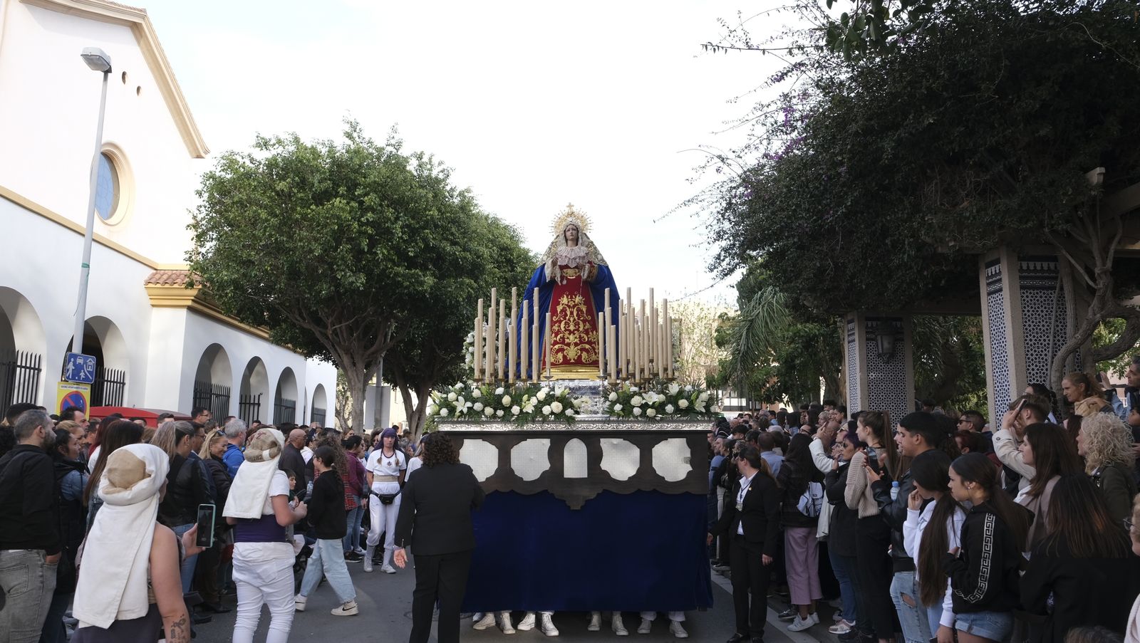 La procesión del Encuentro por las calles de Almería, en imágenes