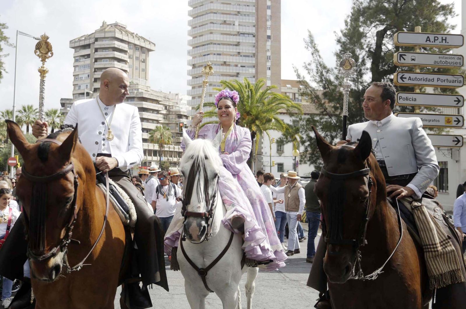 El Rocío 2023: Imágenes de la Hermandad de Emigrantes en su salida de Huelva